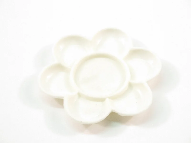 Art smocks to protect clothing during painting sessions​ Das 5000 Plastic Flower Painting Palette 7 Holes