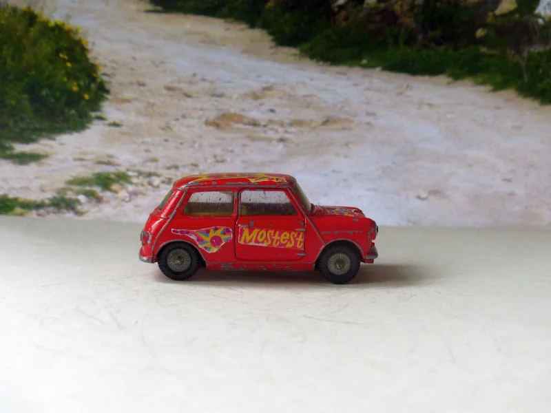 Cargo vans for commercial delivery services​ 349 Morris Mini Minor 'Pop Art' original model (2)