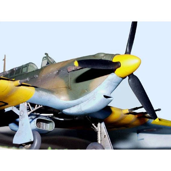 Carnival model toys with game booths​ Academy 1/144 Hawker Hurricane IIc